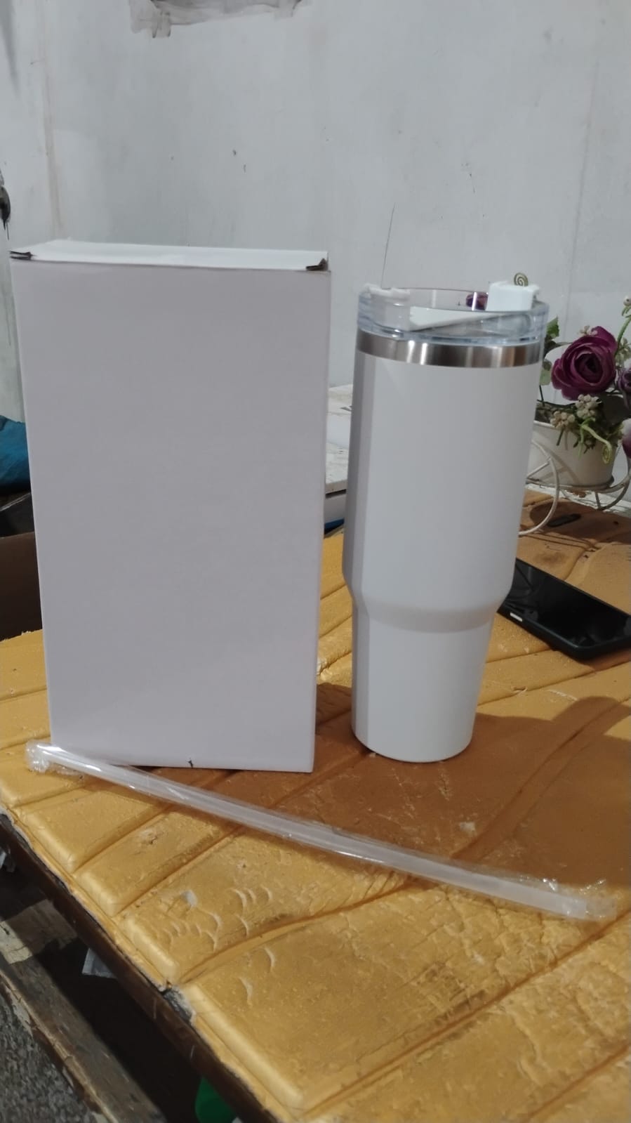 Extra Large Insulated Travel Mug (1200ML - 1 Pc / Mix Color) Extra Large Insulated Travel Mug (1200ML - 1 Pc / Mix Color)